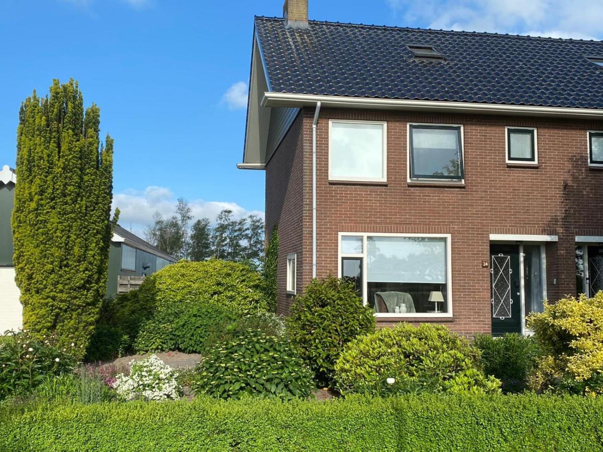 Huis Bij Het Water Met Sloepje Jutrijp Exterior foto