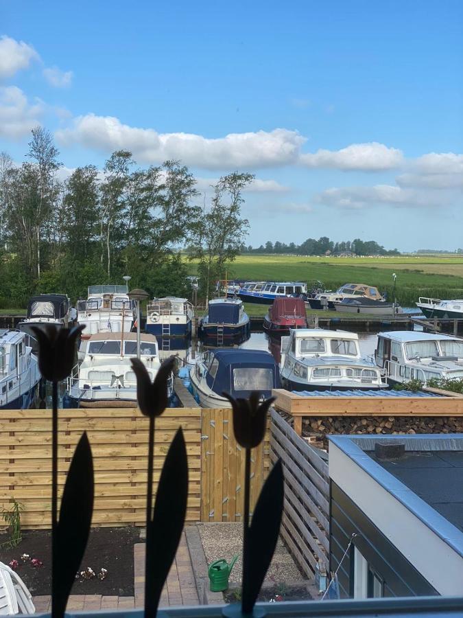 Huis Bij Het Water Met Sloepje Jutrijp Exterior foto